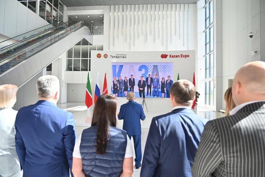 Минниханов принял участие в приеме и передачи в эксплуатацию 11 новых школ