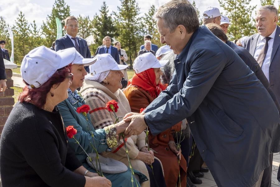 Концерты, мед. кабинеты и баурсак в 129 кг: как «Татнефть» празднует 80 лет нефти Татарстана Концерты, мед. кабинеты и баурсак в 129 кг: как «Татнефть» празднует 80 лет нефти Татарстана