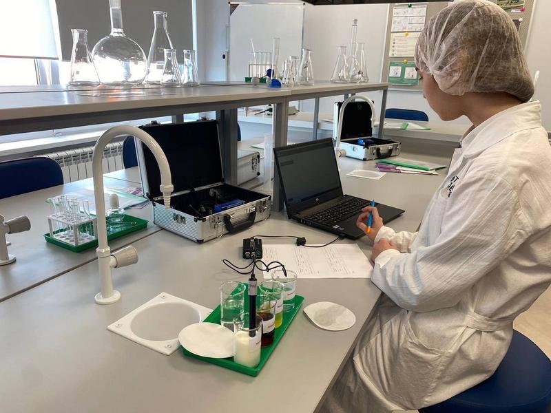 Минниханов посетил обновленный лицей в Менделеевске Минниханов посетил обновленный лицей в Менделеевске