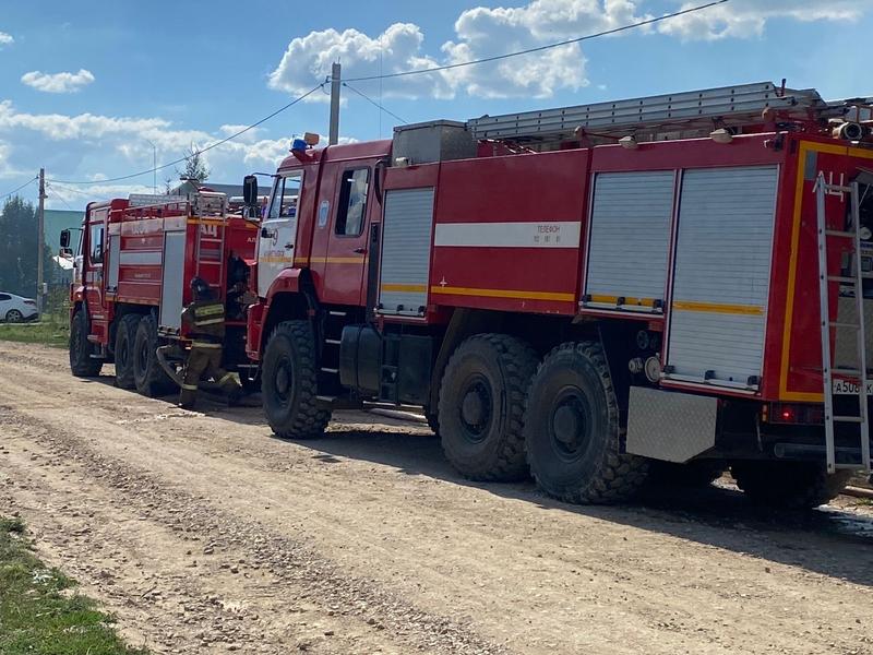 В Альметьевском районе на 75 «квадратах» полыхали надворные постройки