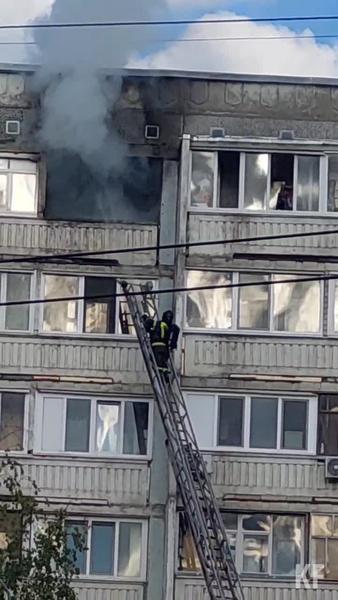 На улице Фучика в Казани начался пожар
