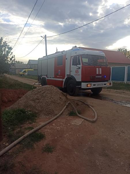 В Альметьевском районе пожарные тушили баню, спасая от огня соседние строения В Альметьевском районе пожарные тушили баню, спасая от огня соседние строения