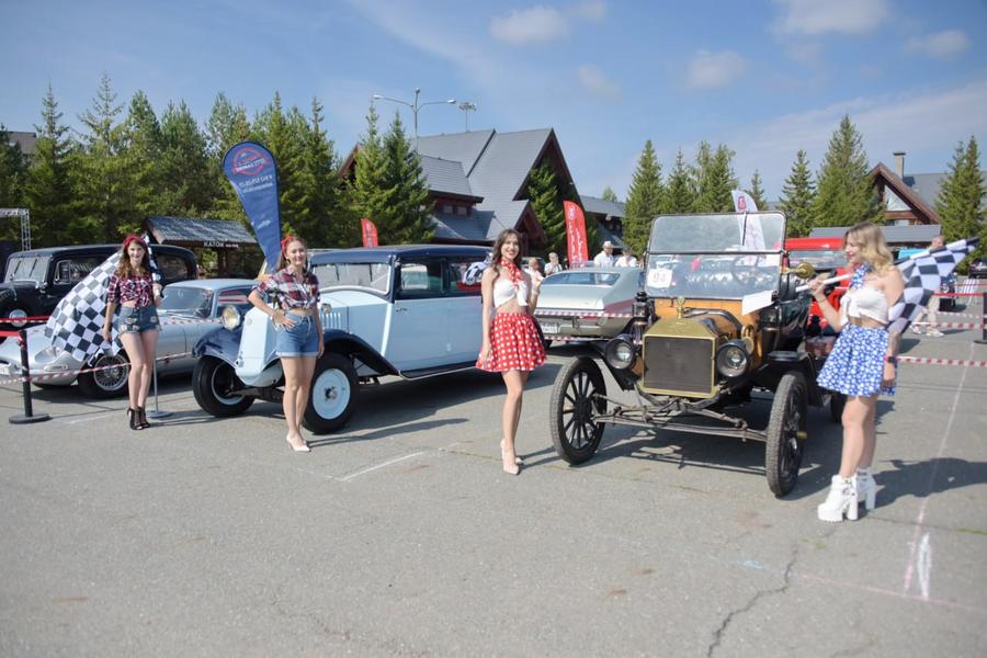 Мухаметшин запустил фестиваль ретромашин в Верхнеуслонском районе Мухаметшин запустил фестиваль ретромашин в Верхнеуслонском районе