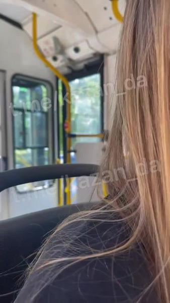 Девушка ударилась в резко затормозившем троллейбусе в Казани