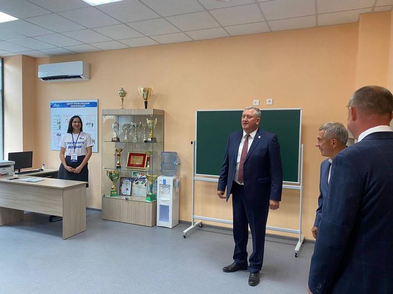 Минниханов принял участие в открытии бассейна в Заинске