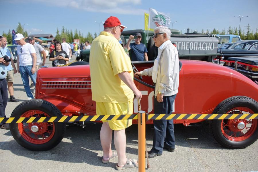 Мухаметшин запустил фестиваль ретромашин в Верхнеуслонском районе Мухаметшин запустил фестиваль ретромашин в Верхнеуслонском районе