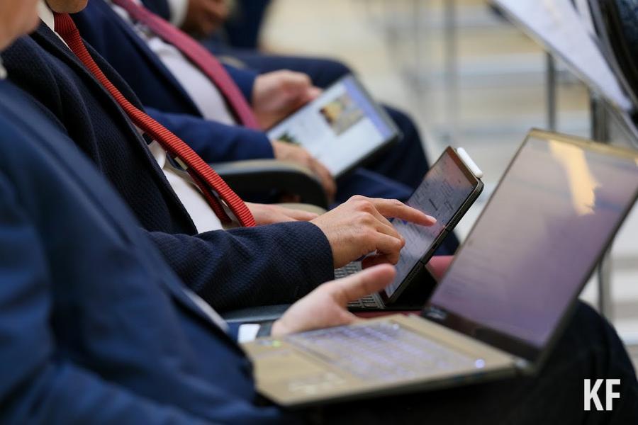 Торговый баланс нарушен: Курс доллара превысил 100 рублей