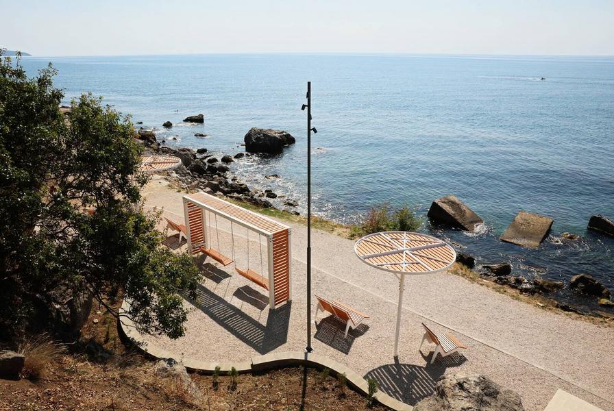 Минниханов посетил в Форосе обновленный клуб и сквер «Казанский»