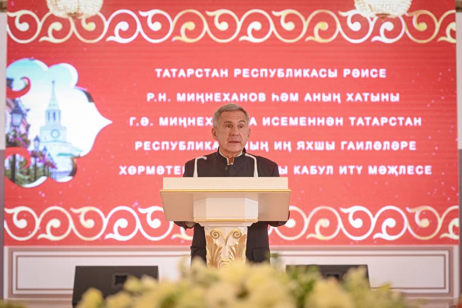 В Казанском Кремле чествовали 47 семей республики