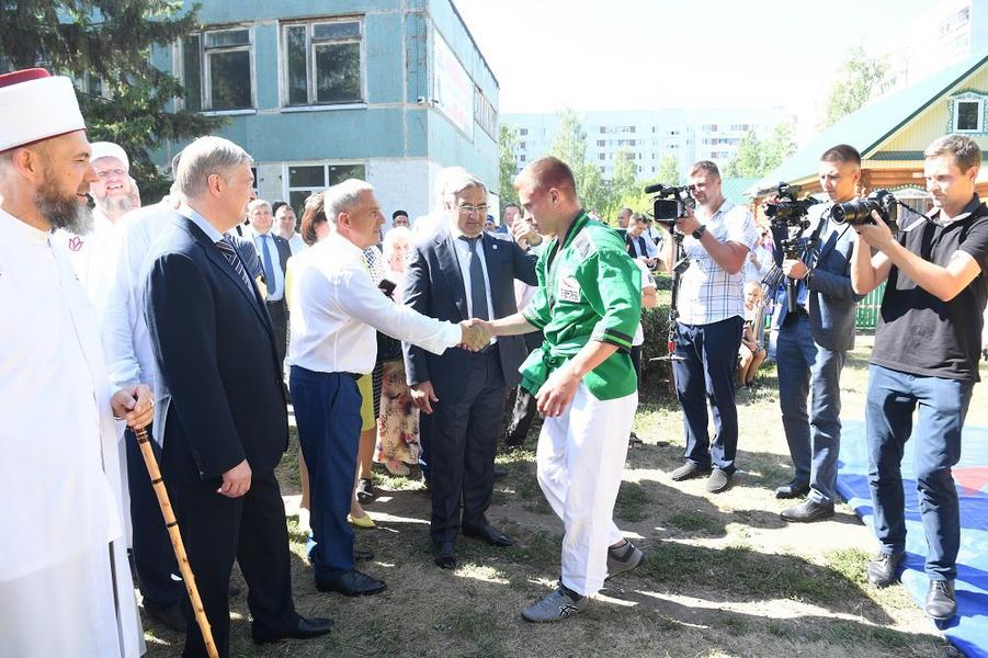 Минниханов заявил о создании условий для сохранения и развития культуры татарского народа