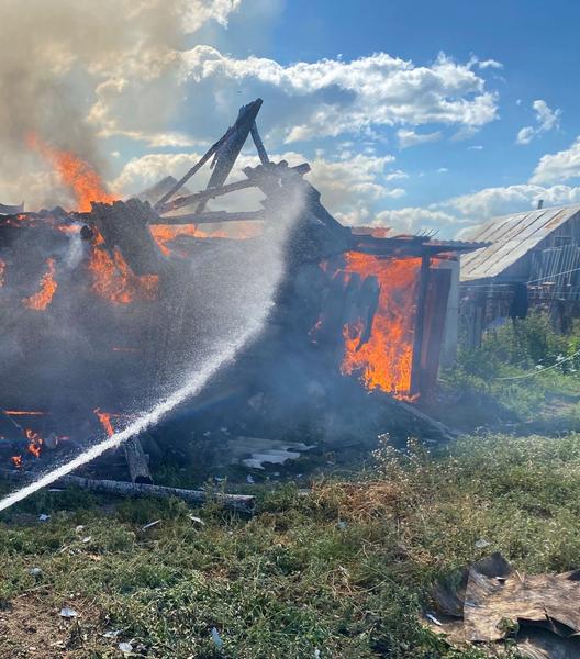 В Альметьевском районе на 75 «квадратах» полыхали надворные постройки