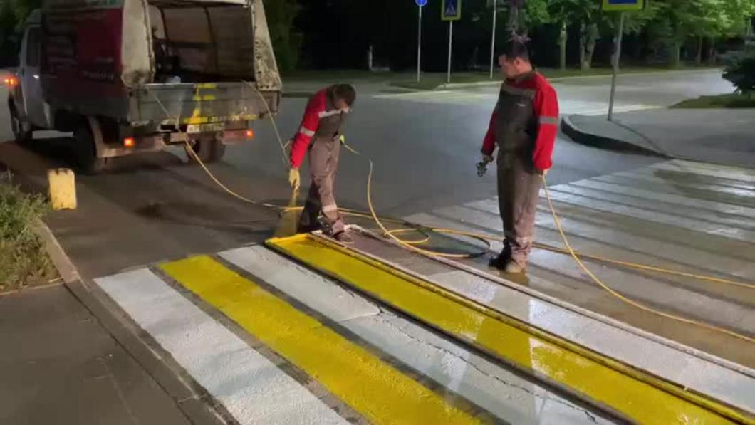 Около образовательных учреждений в Нижнекамске обновляют дорожную разметку