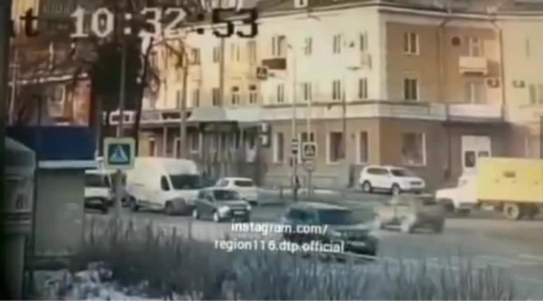 В Казани под колесами «КАМАЗа» погибла девушка
