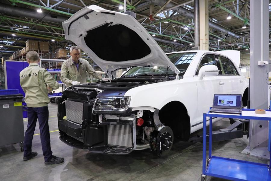 Глава Минпромторга России посетил завод в Елабуге, где в 2021 году начнут выпуск лимузинов «Аурус»