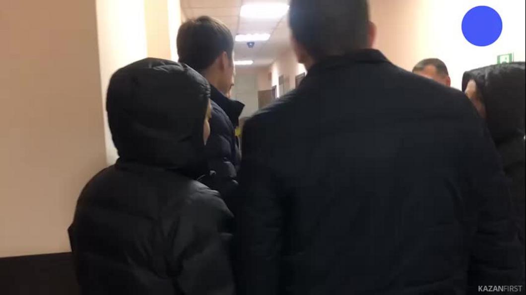 Обвиняемого в мошенничестве сотрудника ФСС Марата Сагирова отпустили в коридоре суда