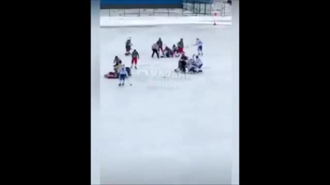 В Дербышках 14-летние хоккеисты устроили массовое побоище