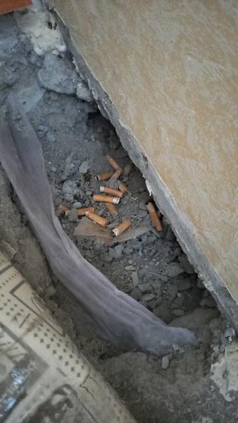 Строители оставили новоселам Нижнекамска «подарки» - бычки, носки, стекла