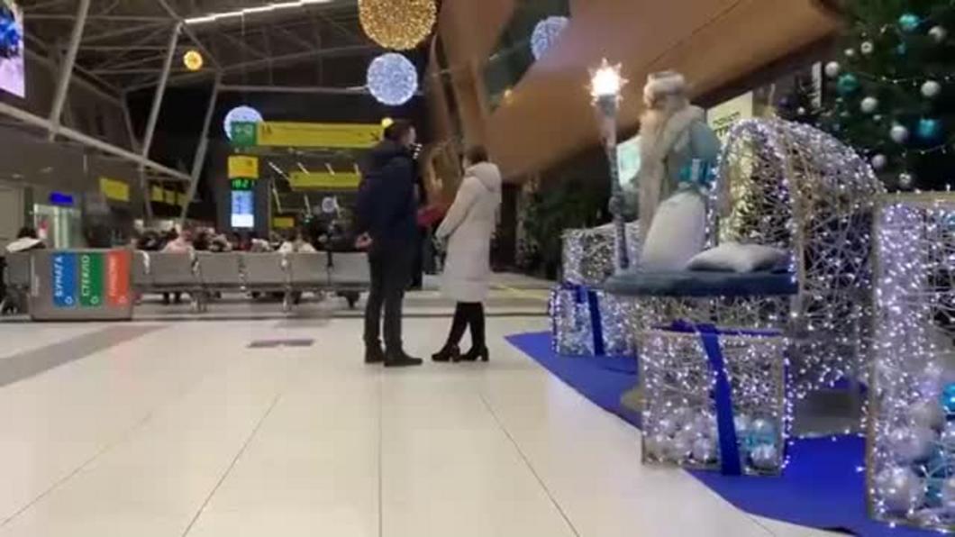 Житель Казани сделал предложение девушке в аэропорту по громкой связи