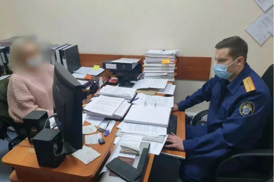 Маникюристка зарезала клиентку и ее 4-летнюю дочку из-за долга по ноготочкам