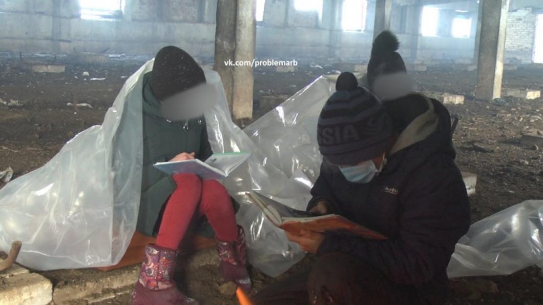 В Башкирии дети из села вынуждены ходить на уроки в коровник на горе