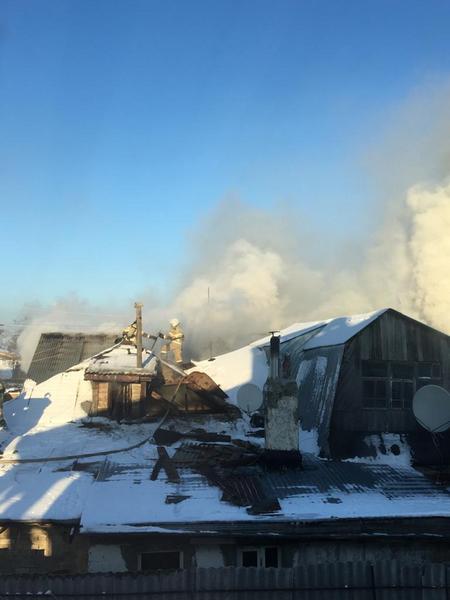 В Казани загорелся частный дом с баней и гаражом В Казани загорелся частный дом с баней и гаражом