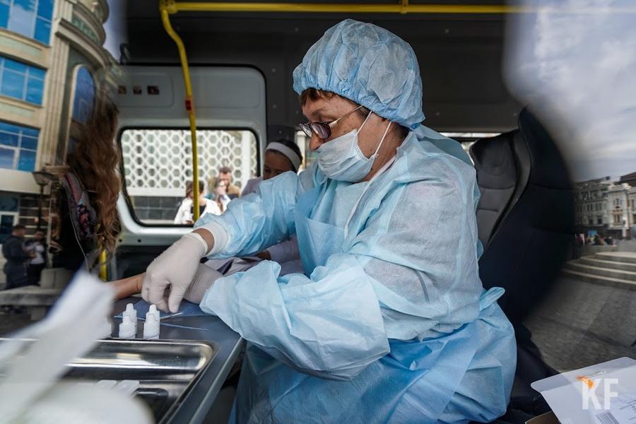 ВИЧ-инфицированные пациенты заражаются коронавирусом в четыре раза чаще