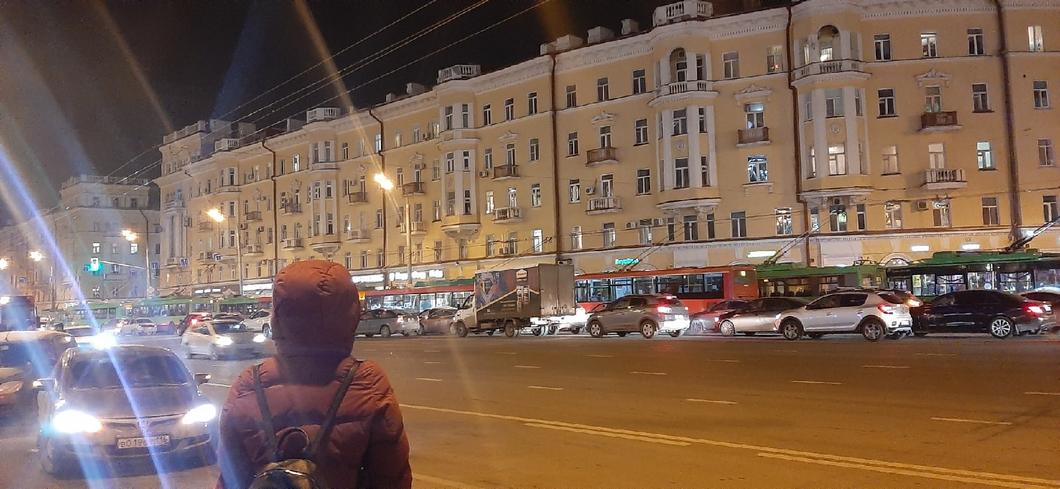 В Казани у театра Камала загорелся автобус с 20 пассажирами