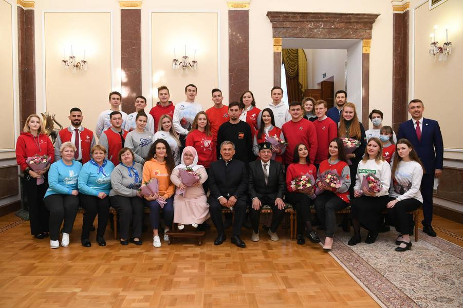 Рустам Минниханов на встрече с волонтерами: Вы - пример для нас и всех татарстанцев Рустам Минниханов на встрече с волонтерами: Вы - пример для нас и всех татарстанцев