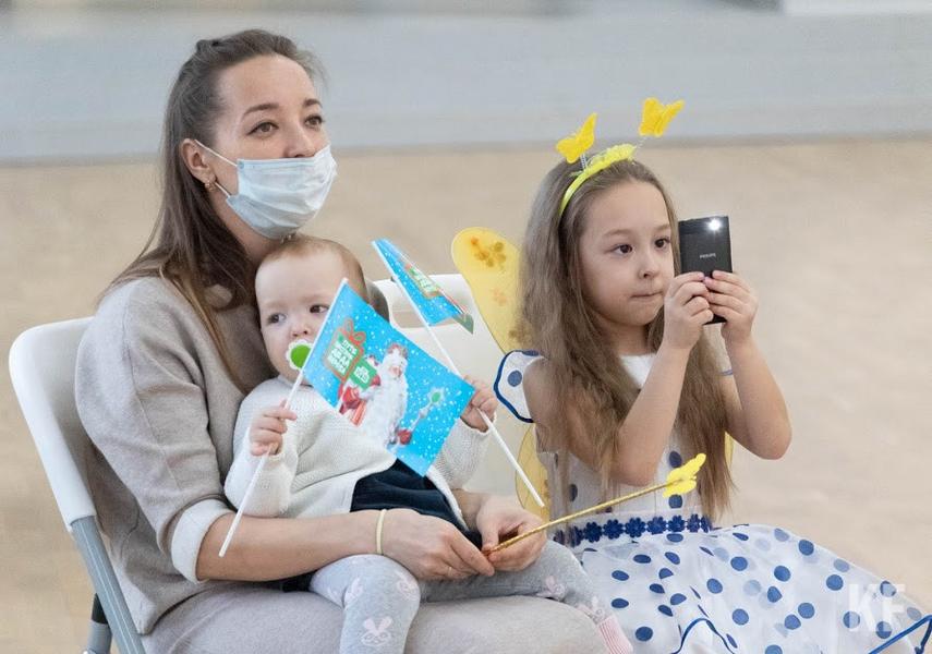 Дед Мороз - детям: Слежу за каждым из вас и помогаю тем, кто хорошо себя ведет Дед Мороз - детям: Слежу за каждым из вас и помогаю тем, кто хорошо себя ведет