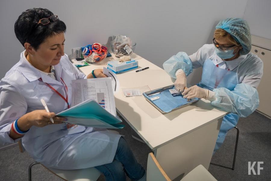 ВИЧ-инфицированные пациенты заражаются коронавирусом в четыре раза чаще