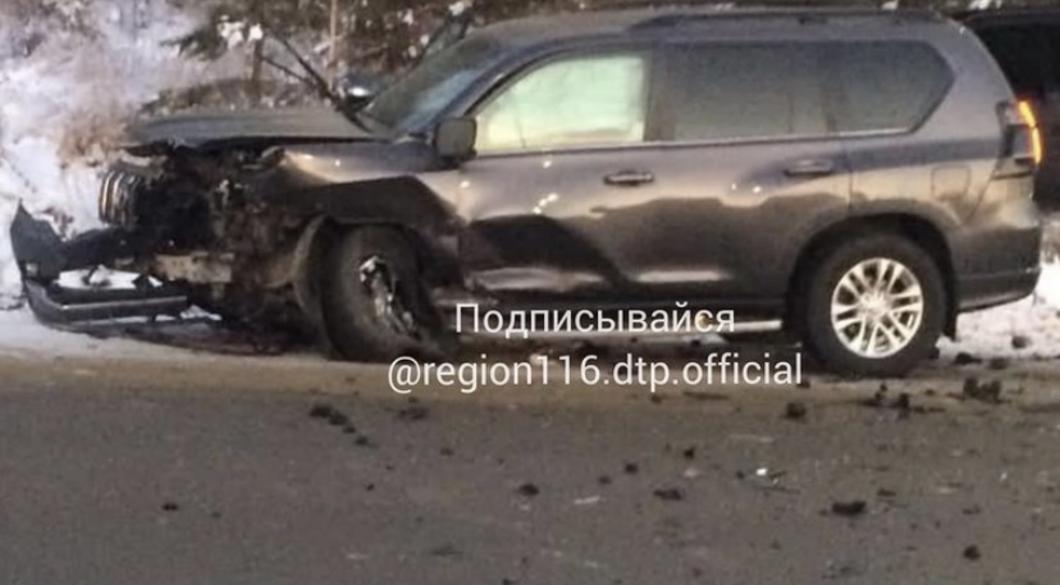 В ДТП в Татарстане погиб мужчина, а его жену и 9-летнюю дочь госпитализировали