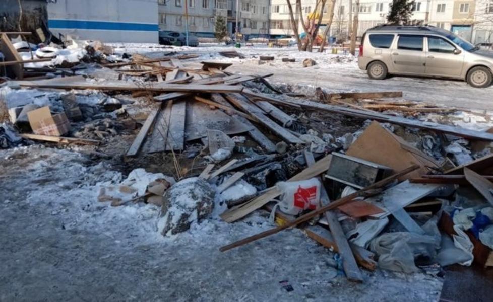 В Казани у «Парк Хауса» после сноса гаражей образовалась свалка