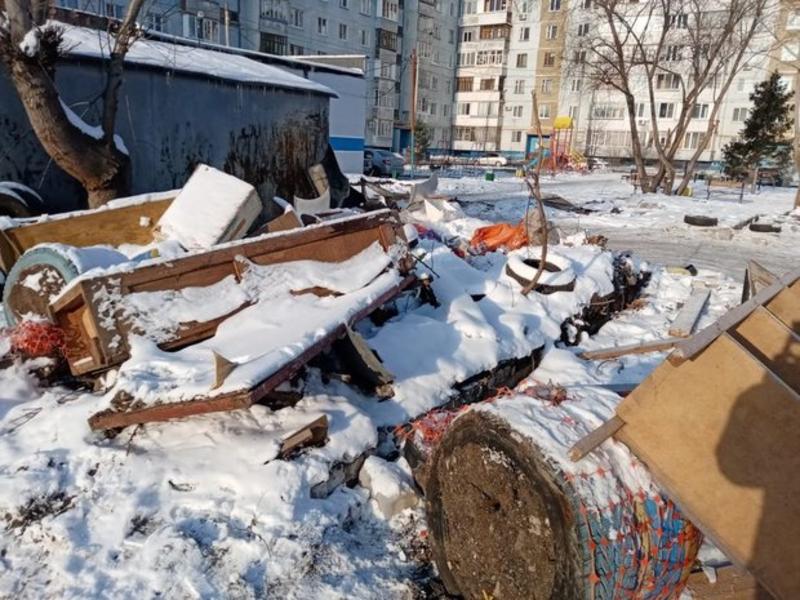 В Казани у «Парк Хауса» после сноса гаражей образовалась свалка