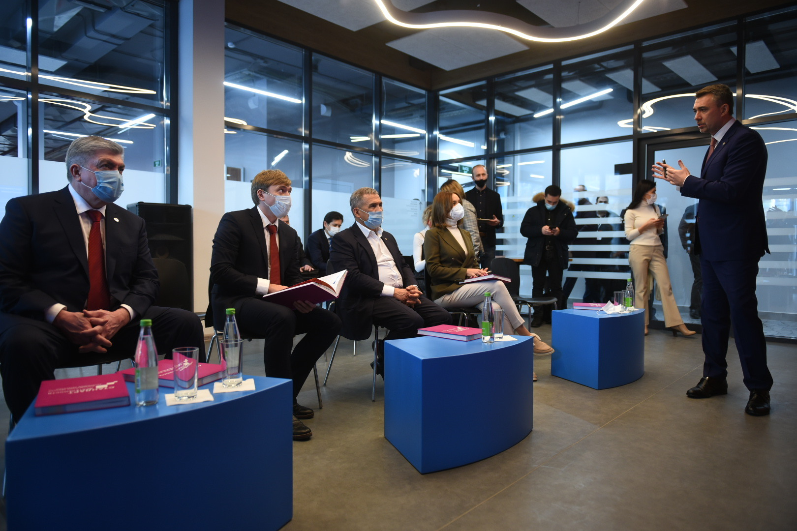 Рустам Минниханов побывал в онкоцентре и обновленном МЦ «Нур» Челнов