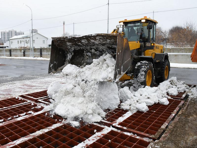 Казань готова к сильному снегу: на Аделя Кутуя заработал седьмой снегоплавильный пункт
