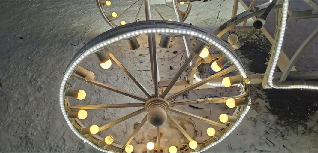 Похитители новогоднего настроения: альметьевские вандалы разрушают декорации к Новому году