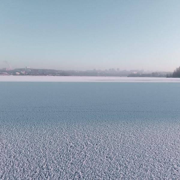 Гладь озера Кабан в Казани покрылась «ледяными цветами»