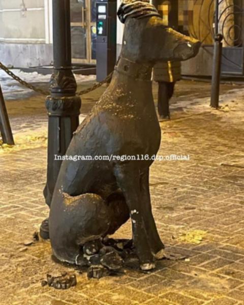 В центре Казани вандалы сломали крылья памятнику всем выброшенным и погибшим питомцам В центре Казани вандалы сломали крылья памятнику всем выброшенным и погибшим питомцам