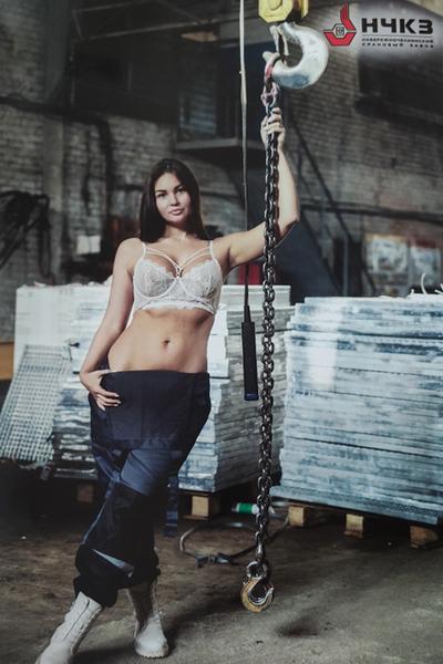 Татарстанские крановщицы разделись для календаря своего завода НЧКЗ Татарстанские крановщицы разделись для календаря своего завода НЧКЗ