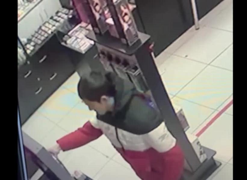 Полиция ищет парня, укравшего помпу для увеличения полового члена из интим-магазина в Нижнекамске