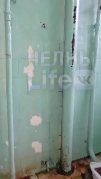 Челнинцев шокировали ужасные условия в туалете школы №44