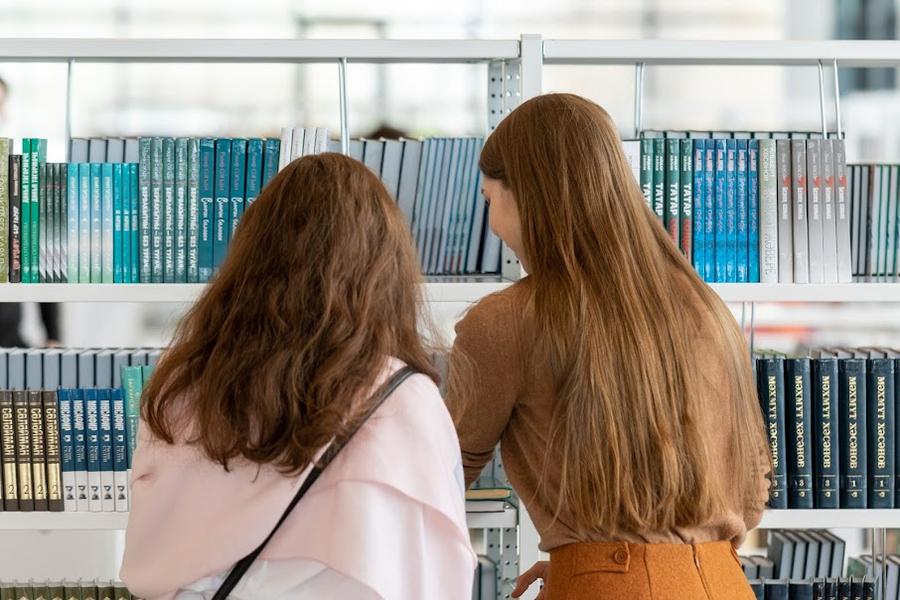 Нет настроения: что почитать, чтобы почувствовать приближение Нового года