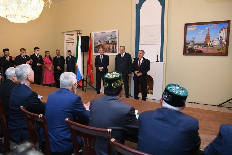 Рустам Минниханов встретился с татарской общественностью Санкт-Петербурга Рустам Минниханов встретился с татарской общественностью Санкт-Петербурга