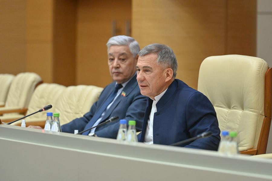 Рустам Минниханов призвал сенаторов Госдумы из Татарстана активнее работать с наказами избирателей