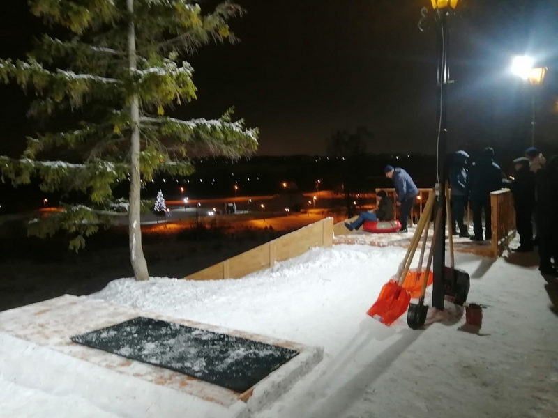 В Елабуге освятили горку для катания на тюбингах