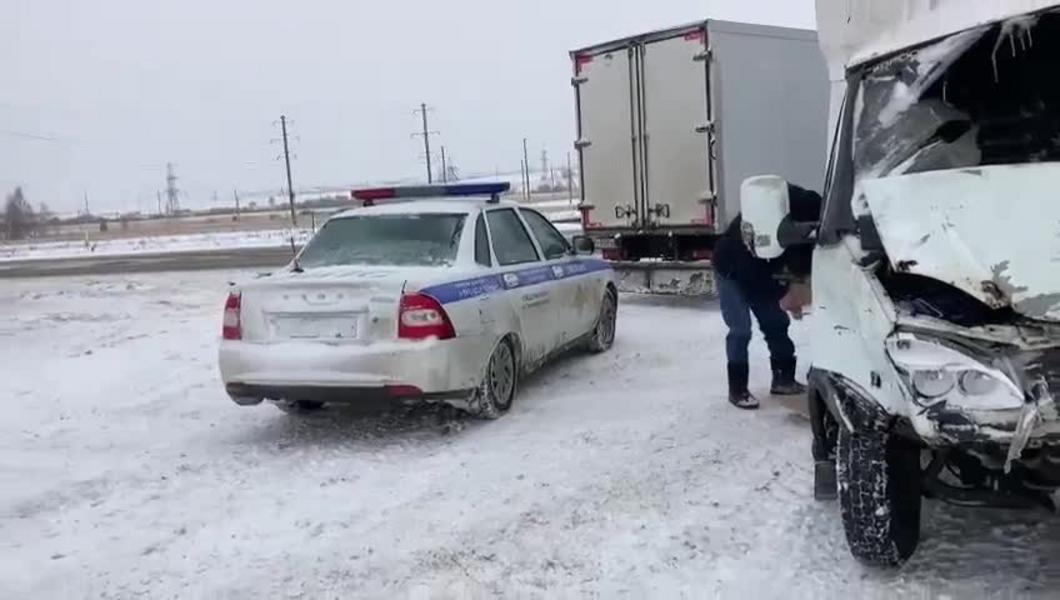 Соцсети: в Челнах при столкновении грузовика с иномаркой погиб мужчина