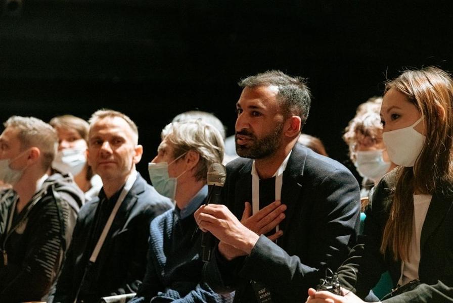 В театре Камала провели спектакль с участием переживающих за судьбу здания зрителей