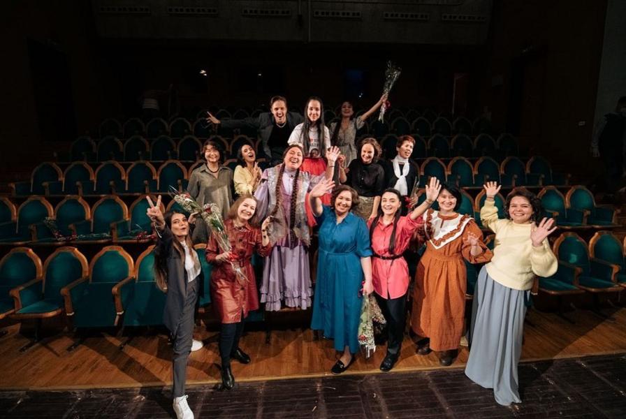 В театре Камала провели спектакль с участием переживающих за судьбу здания зрителей