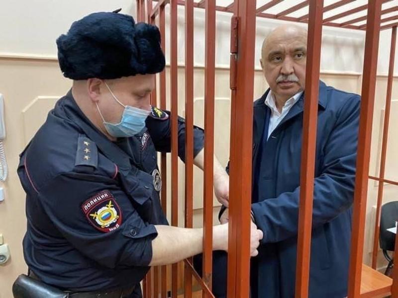 Ректор КФУ Ильшат Гафуров доставлен в суд