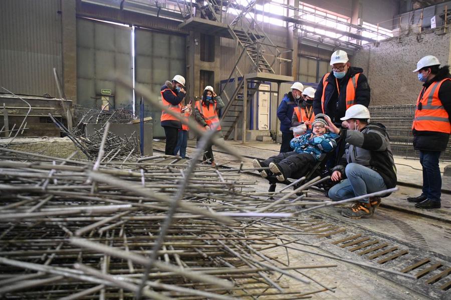 Минниханов выполнил мечту мальчика из Казани, пожелавшего побывать на заводе пеноблоков